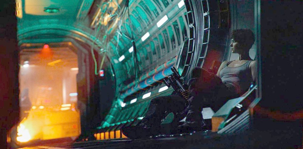 alien-covenant-waterston-light